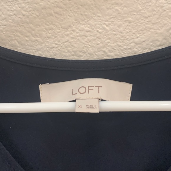 Loft Navy XL semi-sleeveless shirt. Slight flutter sleeve. - Picture 2 of 3